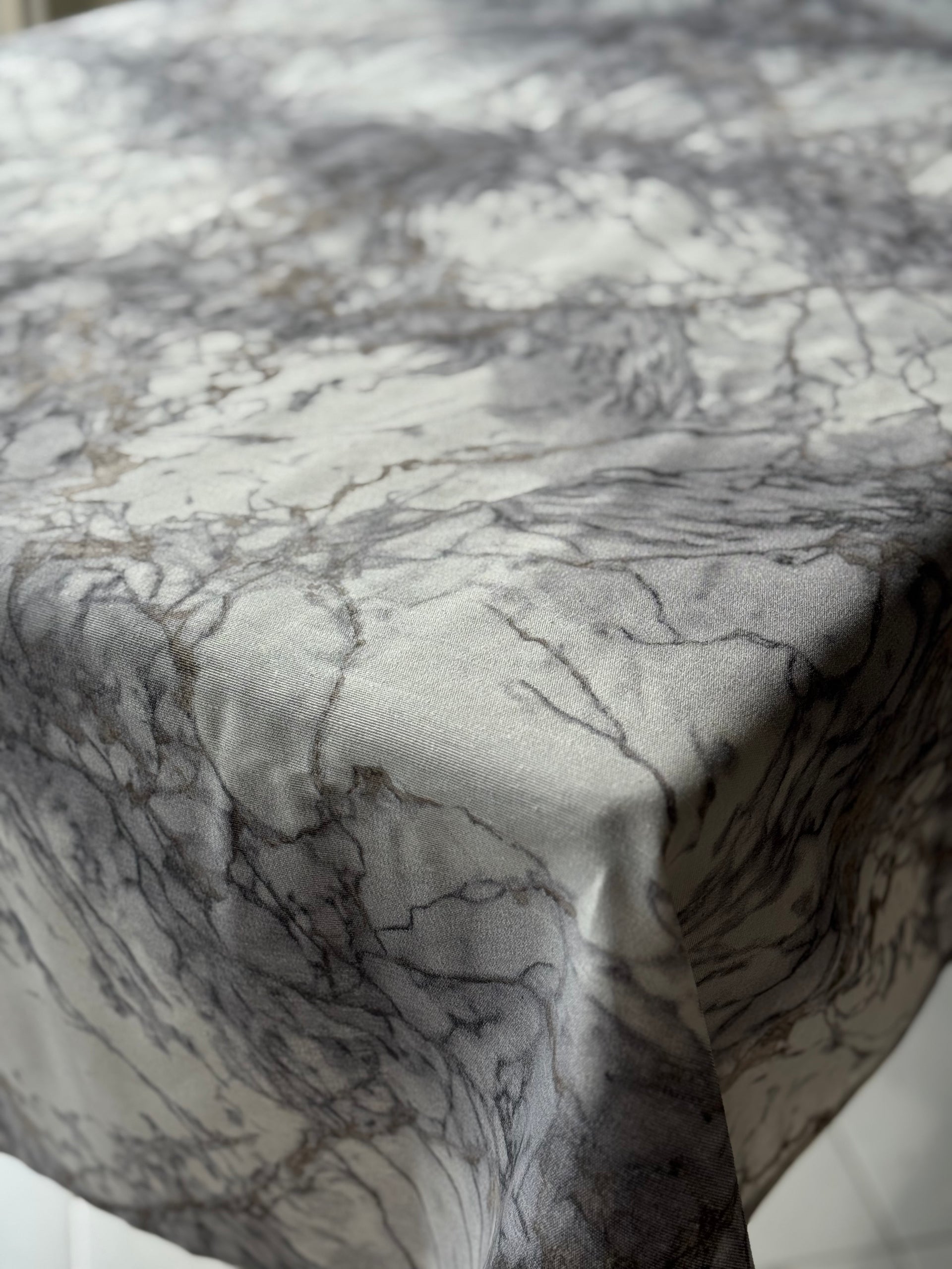 Tovaglia Effetto Marmo 12 posti 140x240cm "MelellaHome"