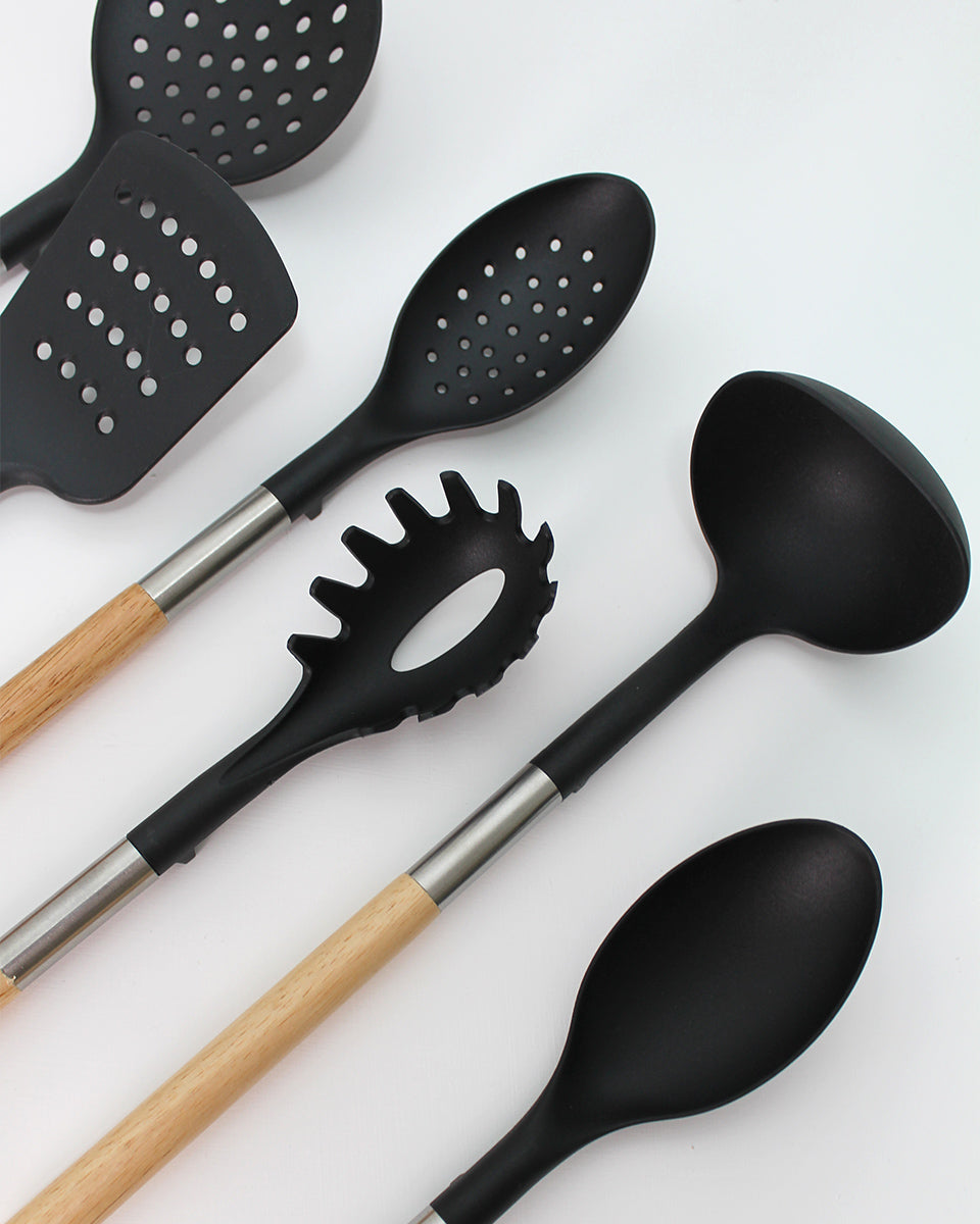 Set di 6 utensili da cucina colore nero e manico in legno