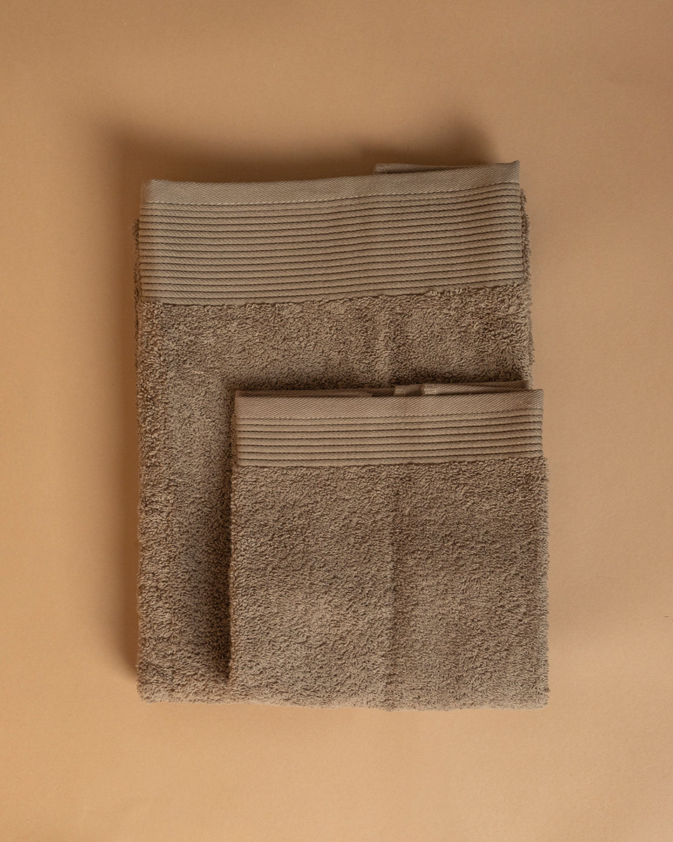 Coppia asciugamani in spugna con bordo decorativo